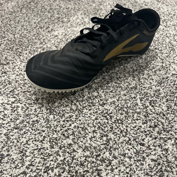 Brooks sprinting spikes. Good condition (Price can be negotiable) - Picture 2 of 5